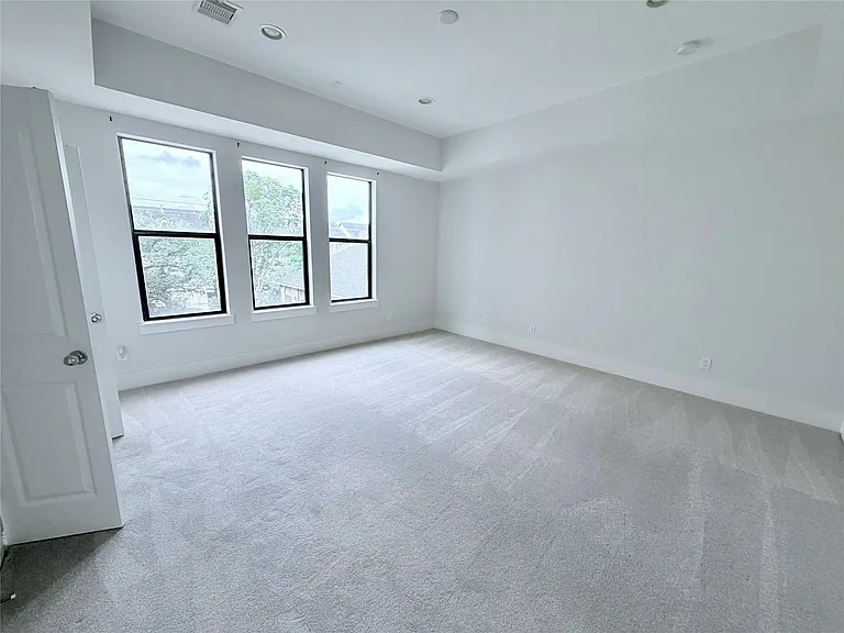 2913 Leeland St — Photo 11
