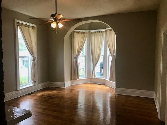 Large bay window--Tons of natural light!