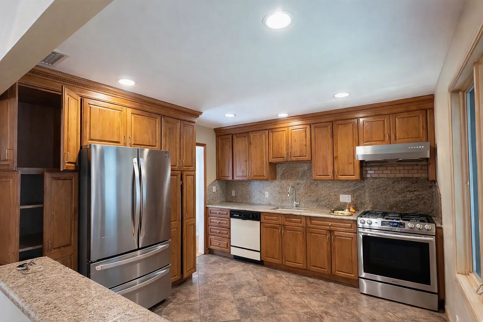 4 bed, $4,800 — Photo 4
