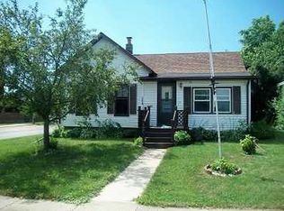 937 E Clinton Pl, Freeport, IL 61032