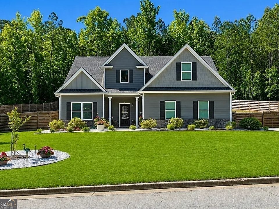 1st image of 20 Hawthorn Ln