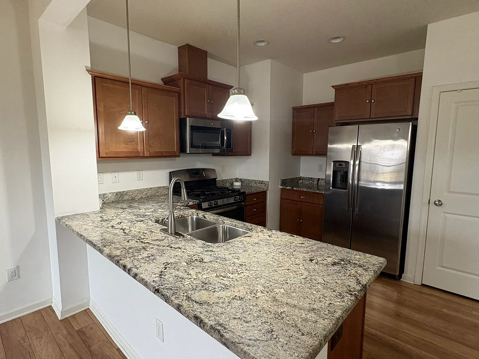 3 bed, 2.5 bath, 1520 sqft, $1,825 — Photo 4