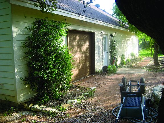 3rd image of 1050 Enchanted Oak Dr