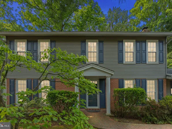 4904 Briar St, Fairfax, VA 22032