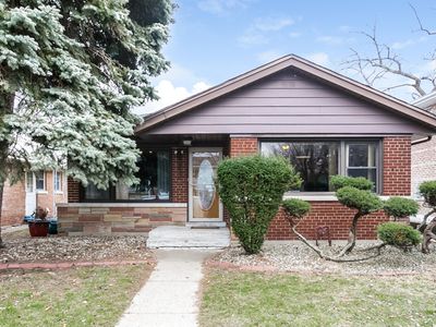 9217 S Paxton Ave, Chicago, IL, 60617