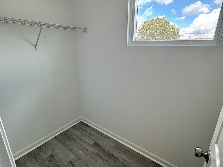 1561 14th Ave NE #B — Photo 16