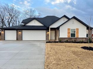 642 Mary Katherine St, Prairie Grove, AR 72753