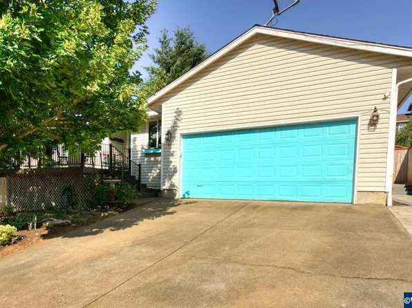 910 SW Conastoga St, Willamina, OR 97396