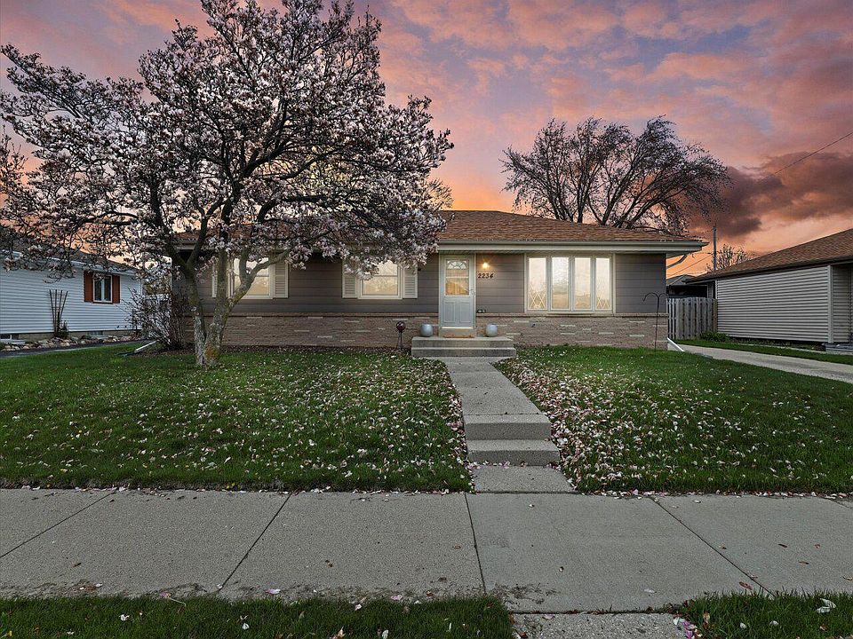 1st image of 2234 West Lindenwood AVENUE