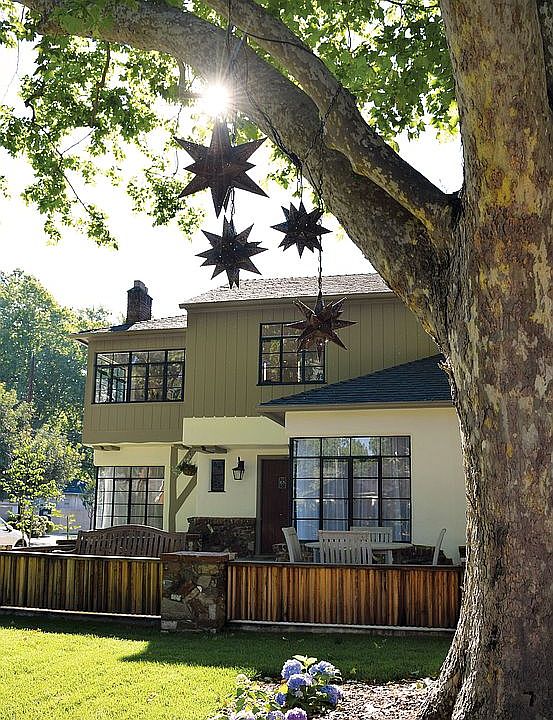 1st image of 2743 Land Park Dr