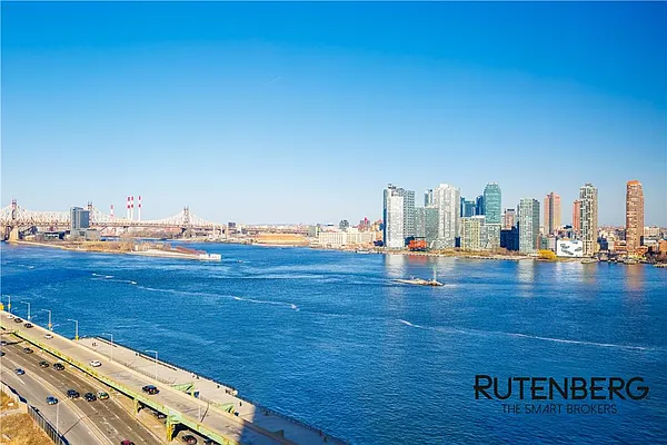 Sold by R New York | media 2