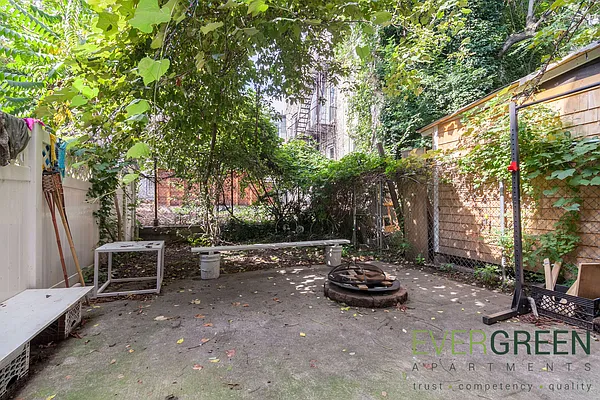 Rented by Evergreen Apartments BK | media 13