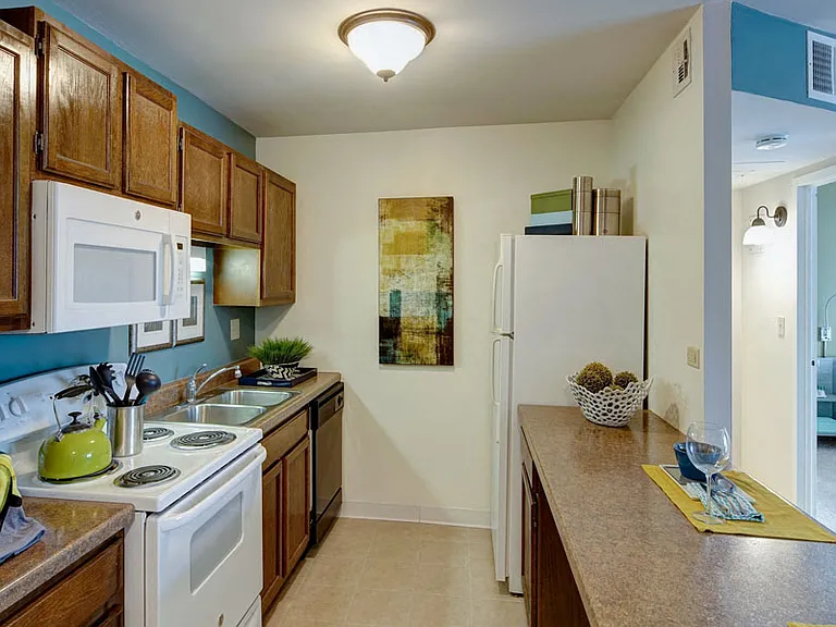 Foxboro Apartments — Photo 17