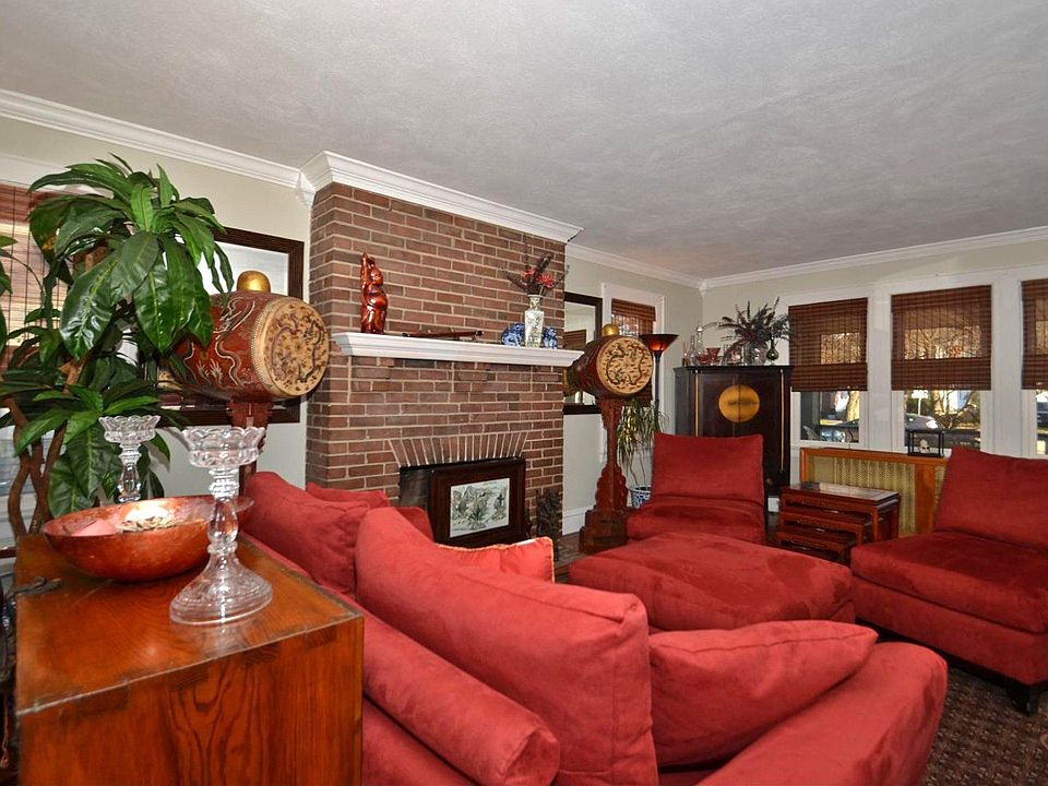 Living Room w/ Fireplace