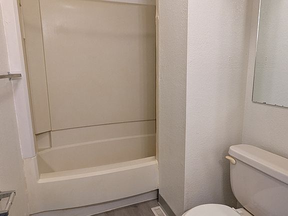 4th image of 1136 N Court St #2S