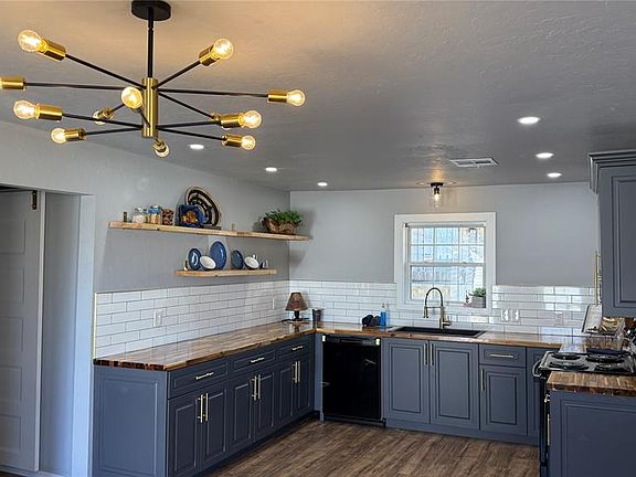 3rd image of 1206 Monroe Dr