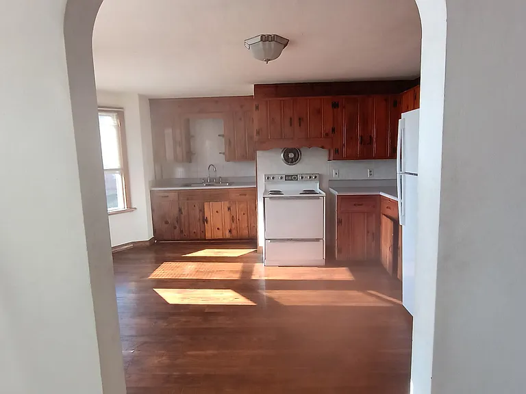 1 W Hanover St #1 — Photo 2