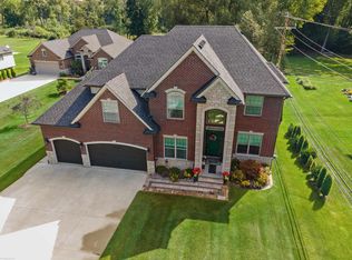 2691 Devondale Rd, Rochester Hills, MI 48309