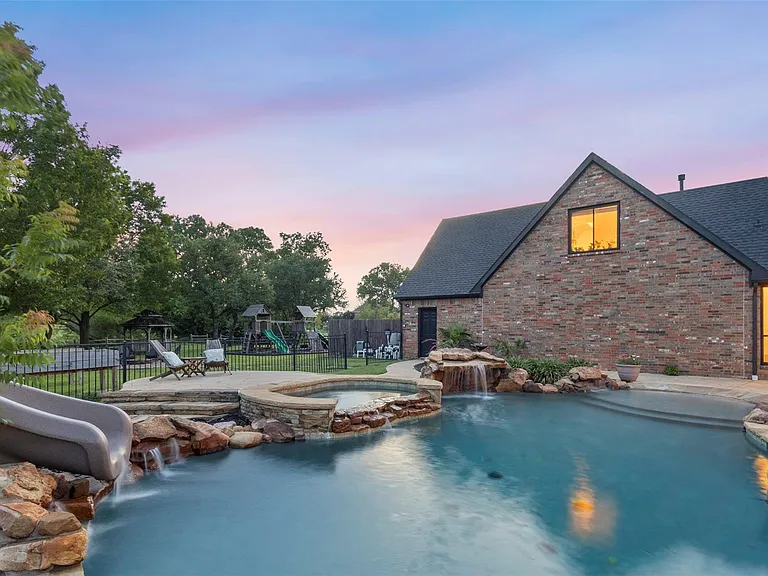 1504 Brook Ln — Photo 34