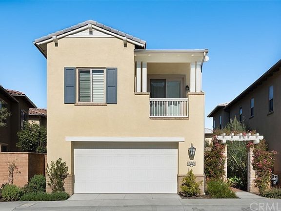 Darling curb appeal!