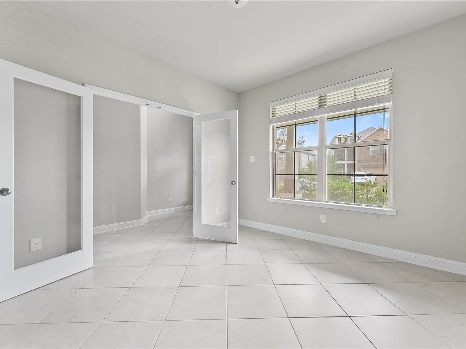 4 bed, 3.5 bath, 2778 sqft, $3,300 — Photo 2