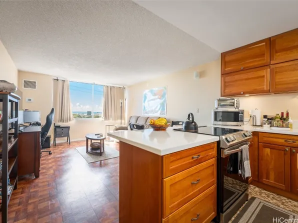3045 Ala Napuaa Pl APT 806, Honolulu, HI 96818