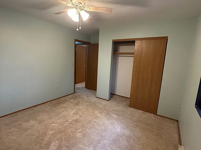 692 Park Ave — Photo 9