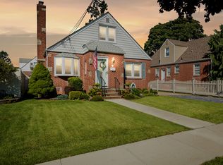 71 Euston Rd S, West Hempstead, NY 11552