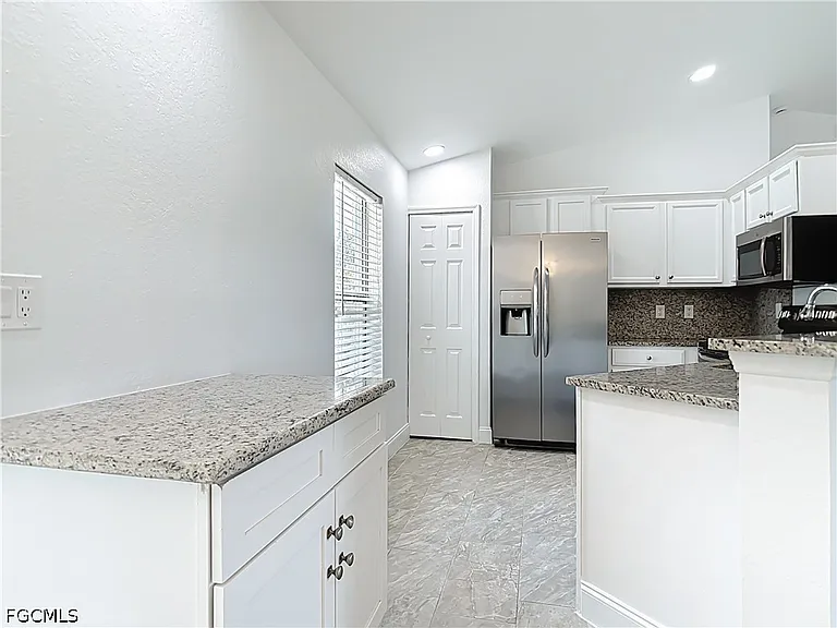 18522 Robinson Ave — Photo 10