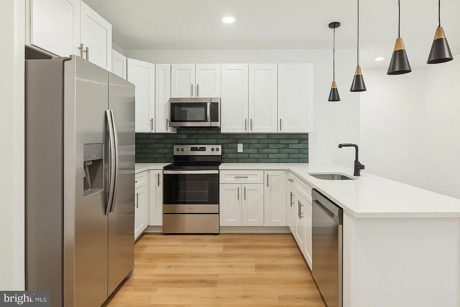 2 bed, 900 sqft, $1,550 — Photo 1