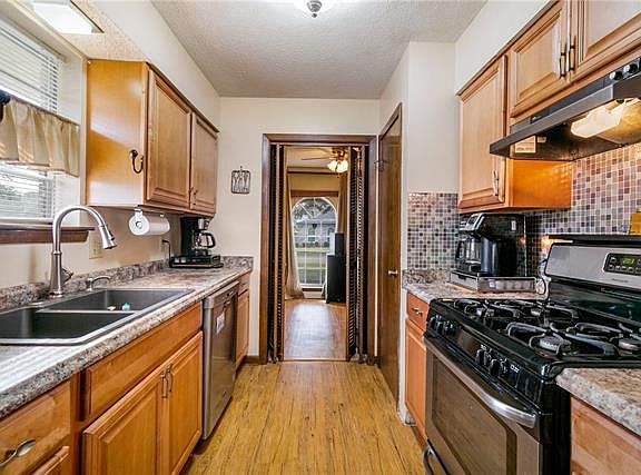 3rd image of 1501 Giuffrias Ave