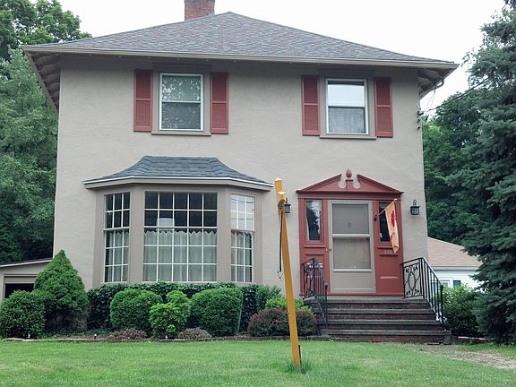 2nd image of 200 Pleasant Ave