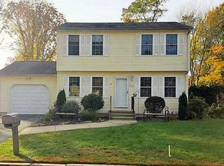 6 Pond View Dr, West Warwick, RI 02893