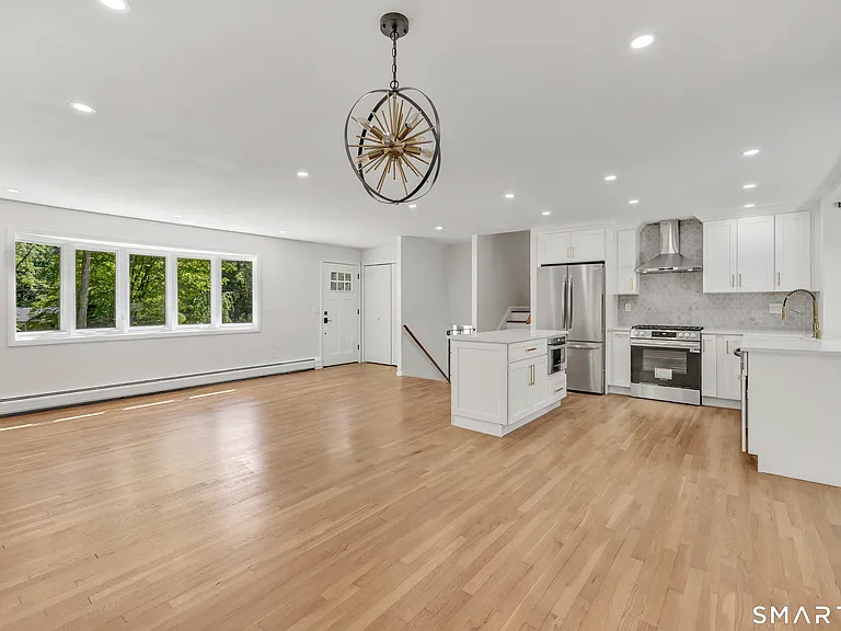 48 Crestwood Rd — Photo 17