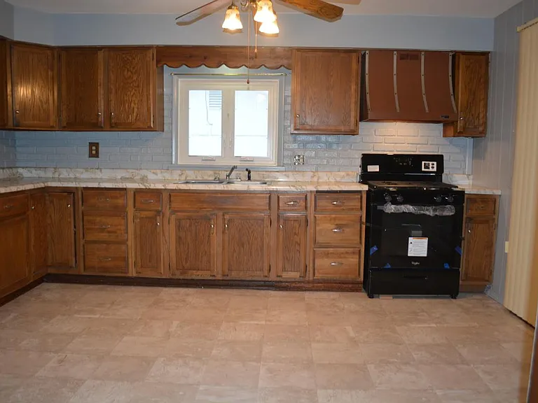 127 Sheldon Ave — Photo 2