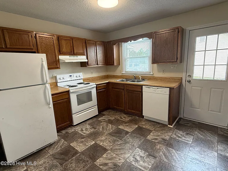 1820 Burgaw Hwy — Photo 3