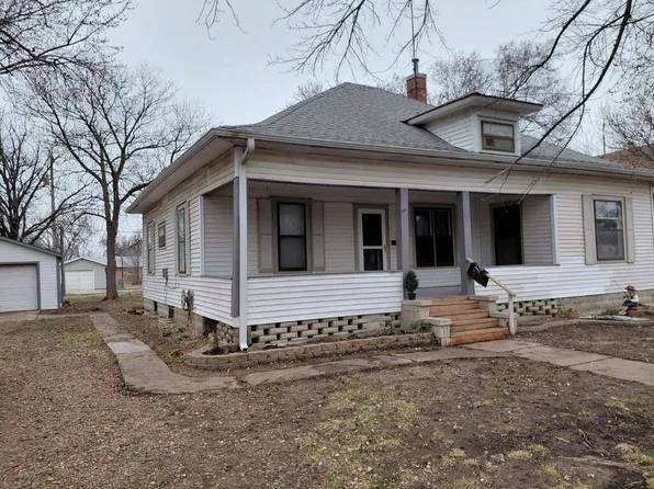 213 S Purdy Ave, Lyons, KS 67554