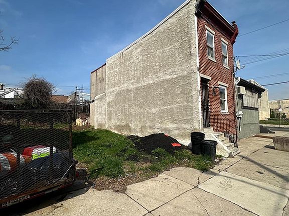 2nd image of 2305 W Sergeant St