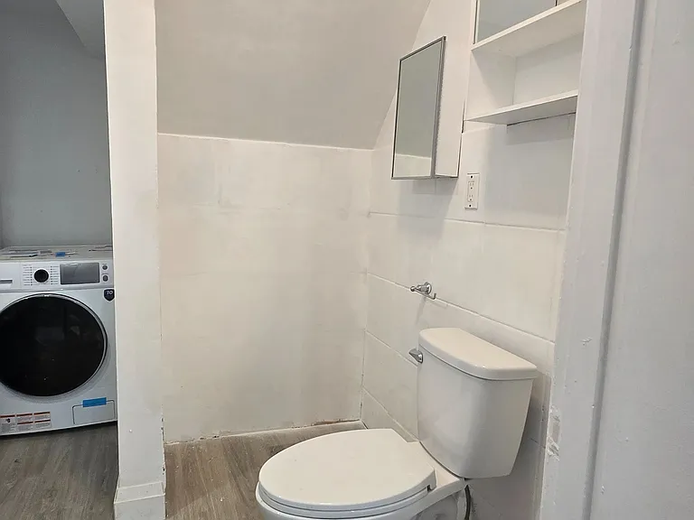252 James St S #303 — Photo 11