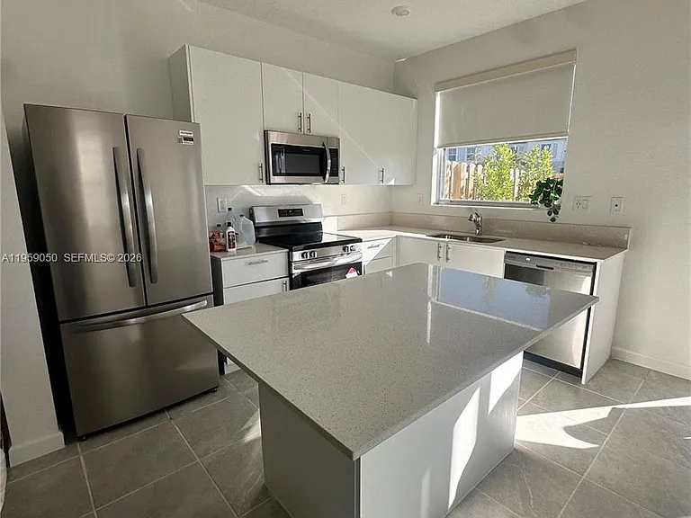 2616 SE 28th Dr — Photo 2