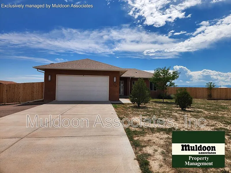 3 bed, 2.0 bath, 1392 sqft, $2,200 — Photo 1