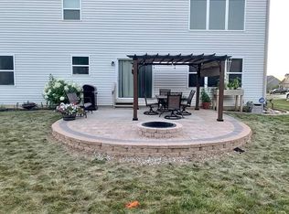 2004 Wicklow Dr, Valparaiso, IN 46385