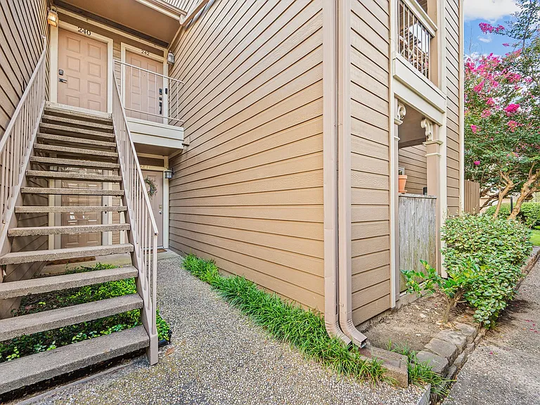 1860 White Oak Dr #242 — Photo 29