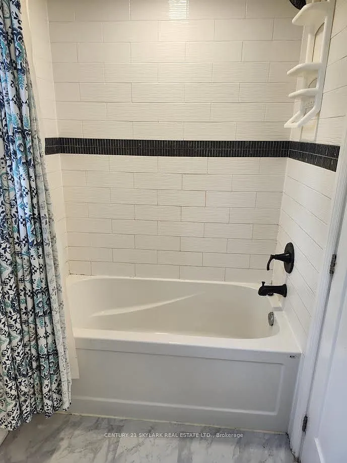 3 bed, $2,400 — Photo 3
