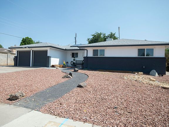 2nd image of 3305 Reina Ct NE