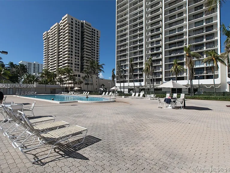 2625 Collins Ave #1508 — Photo 25