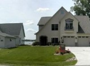 214 W Wallrich Rd, Cecil, WI 54111