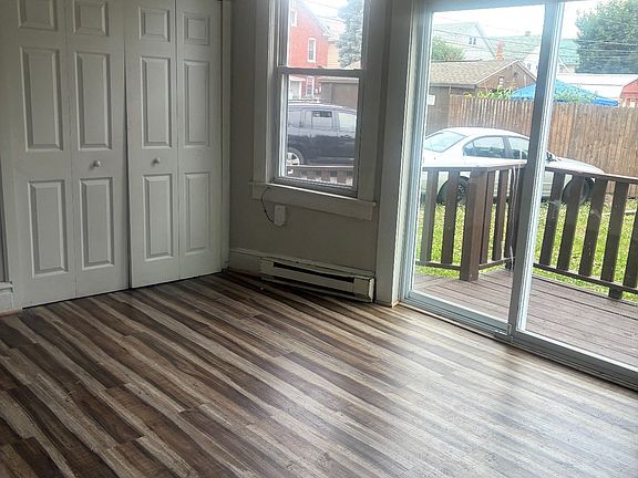 5th image of 327 Race St #A