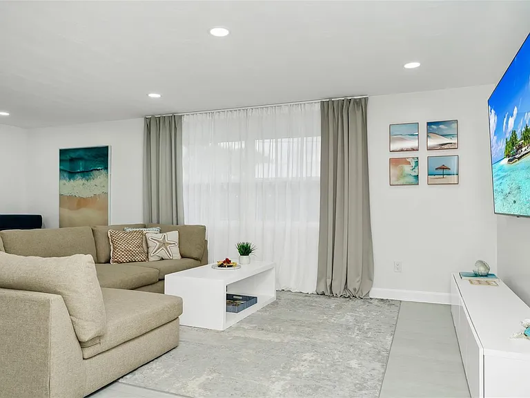 363 Harbor Dr — Photo 3