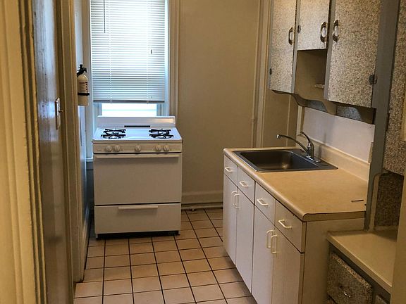 3rd image of 2801 Penbrook Ave APT 3